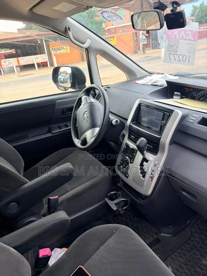Toyota Voxy 2013 Black