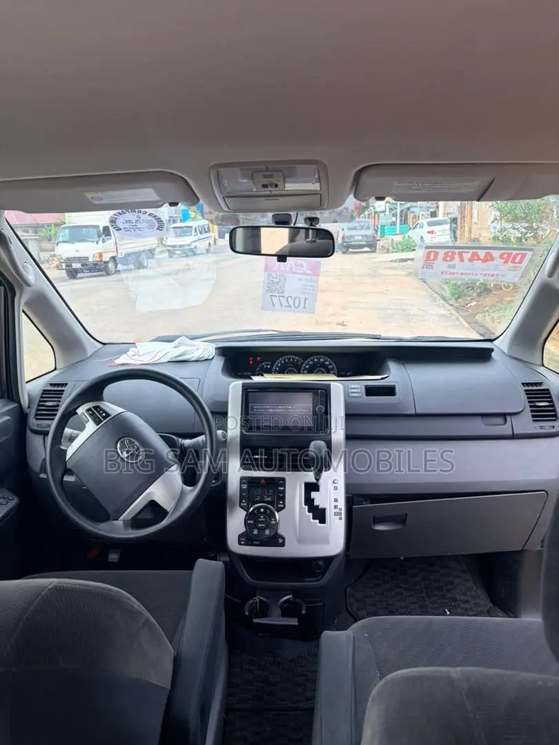 Toyota Voxy 2013 Black