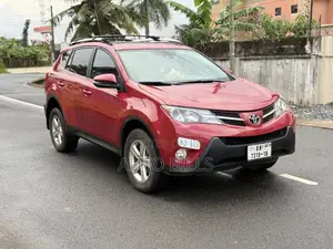 Toyota RAV4 XLE 4dr SUV (2.5L 4cyl 6A) 2015 Red