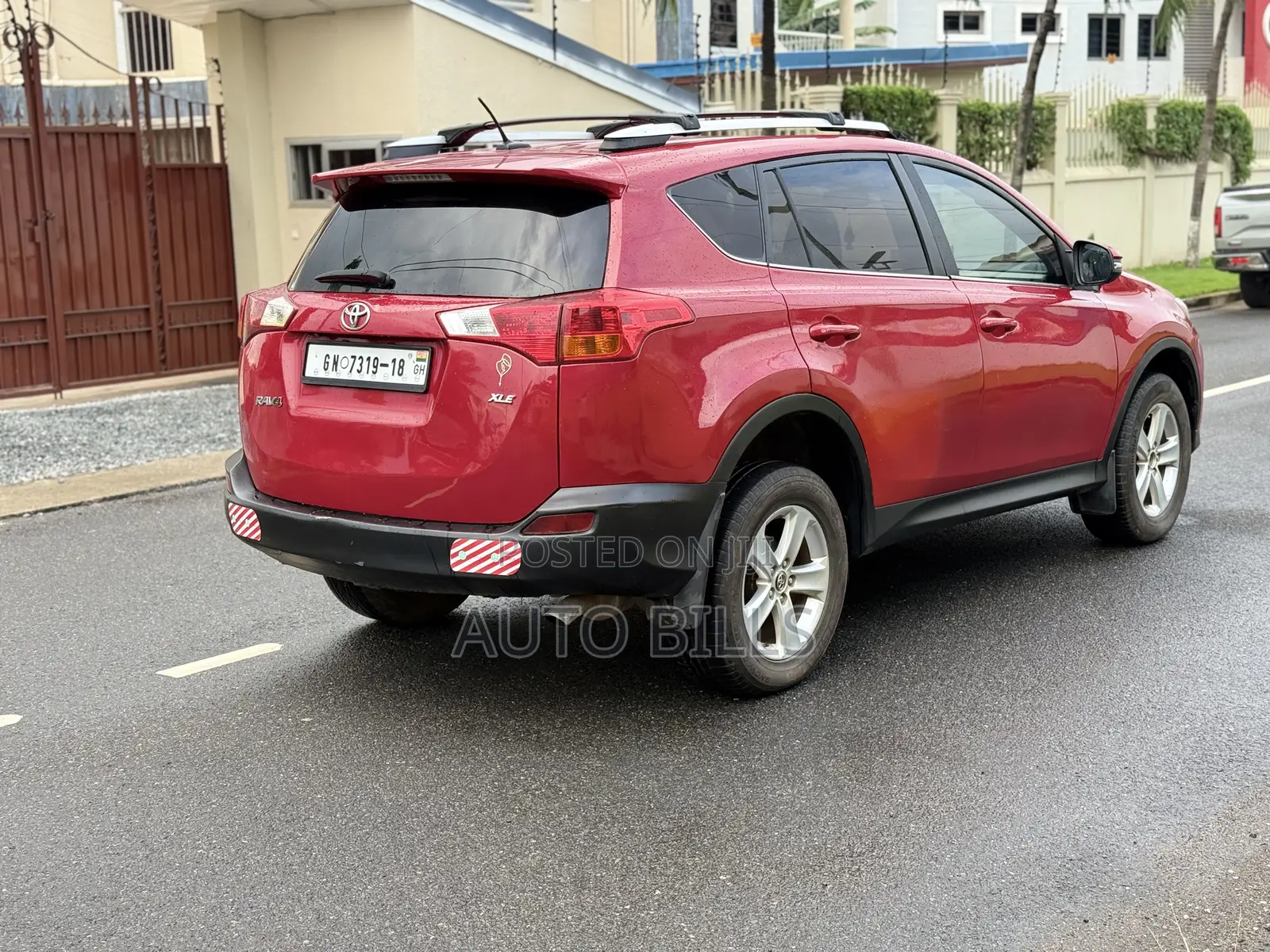 Toyota RAV4 XLE 4dr SUV (2.5L 4cyl 6A) 2015 Red