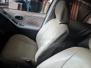 Toyota Vitz 2010 Silver