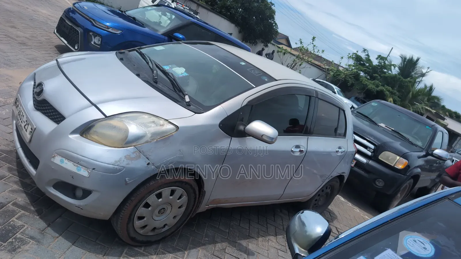 Toyota Vitz 2010 Silver