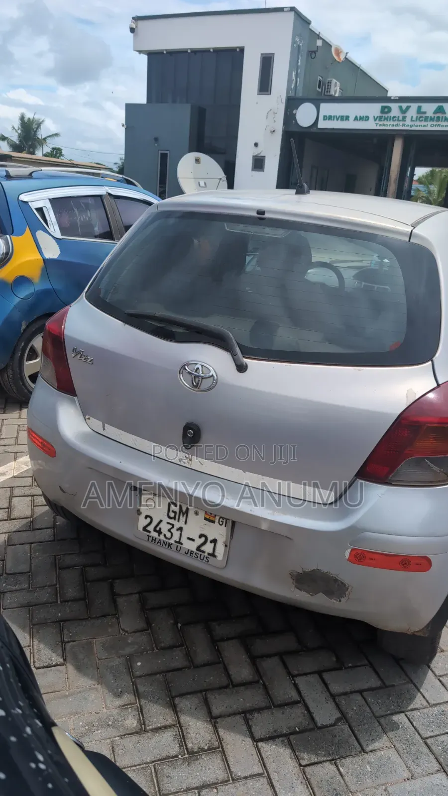 Toyota Vitz 2010 Silver