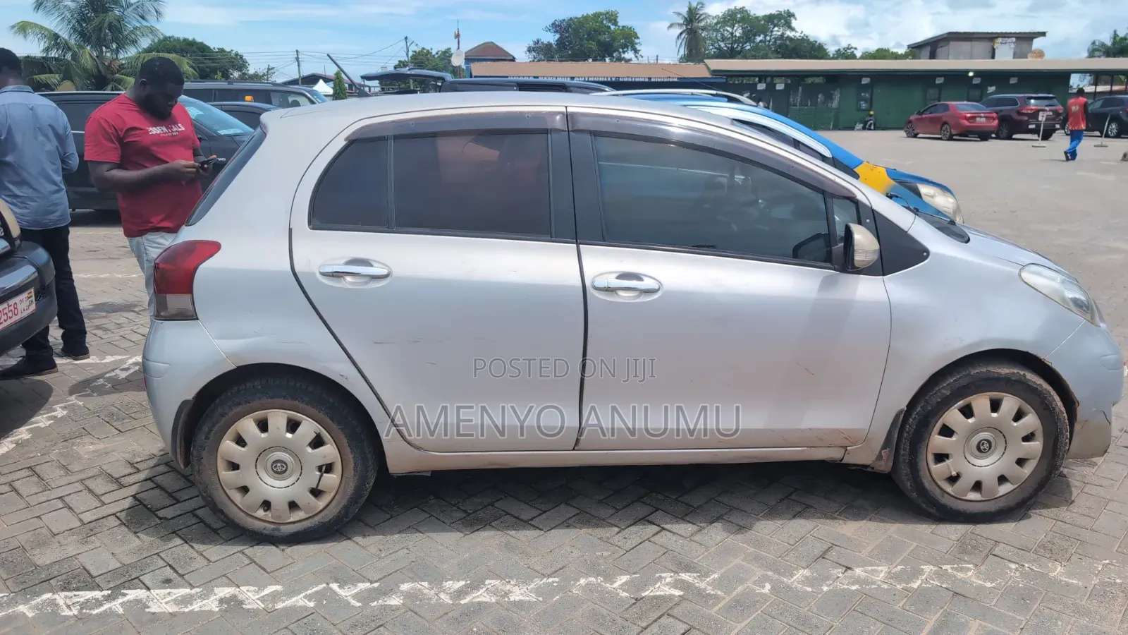 Toyota Vitz 2010 Silver
