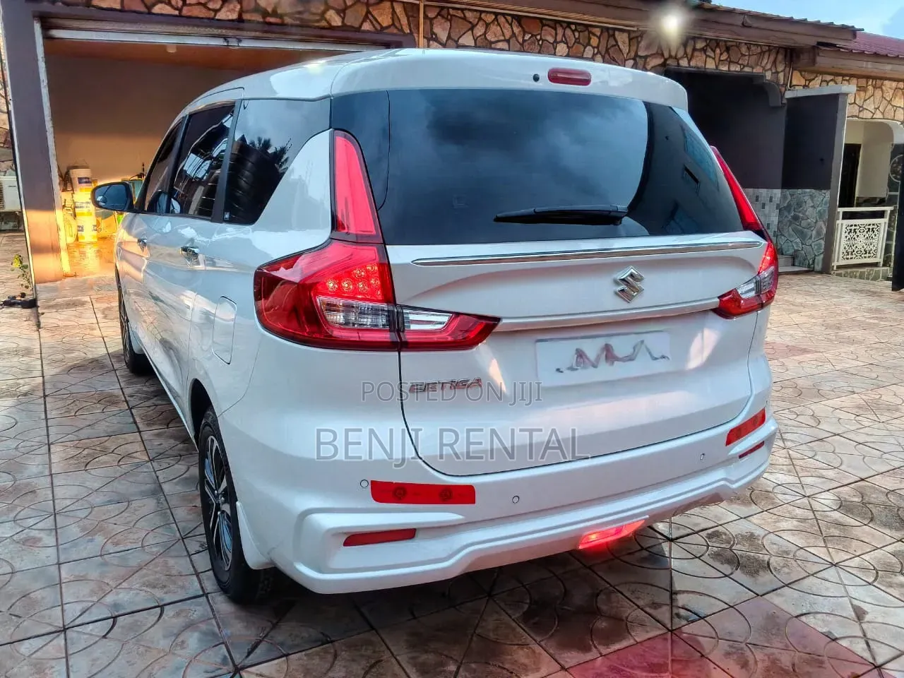 Suzuki Ertiga 2025 White