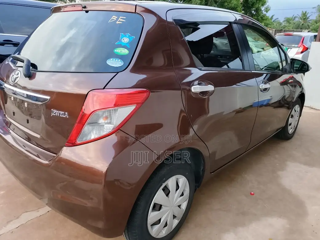 Toyota Vitz 1.3 AWD 5dr 2012 Brown