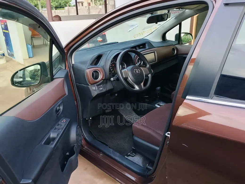 Toyota Vitz 1.3 AWD 5dr 2012 Brown