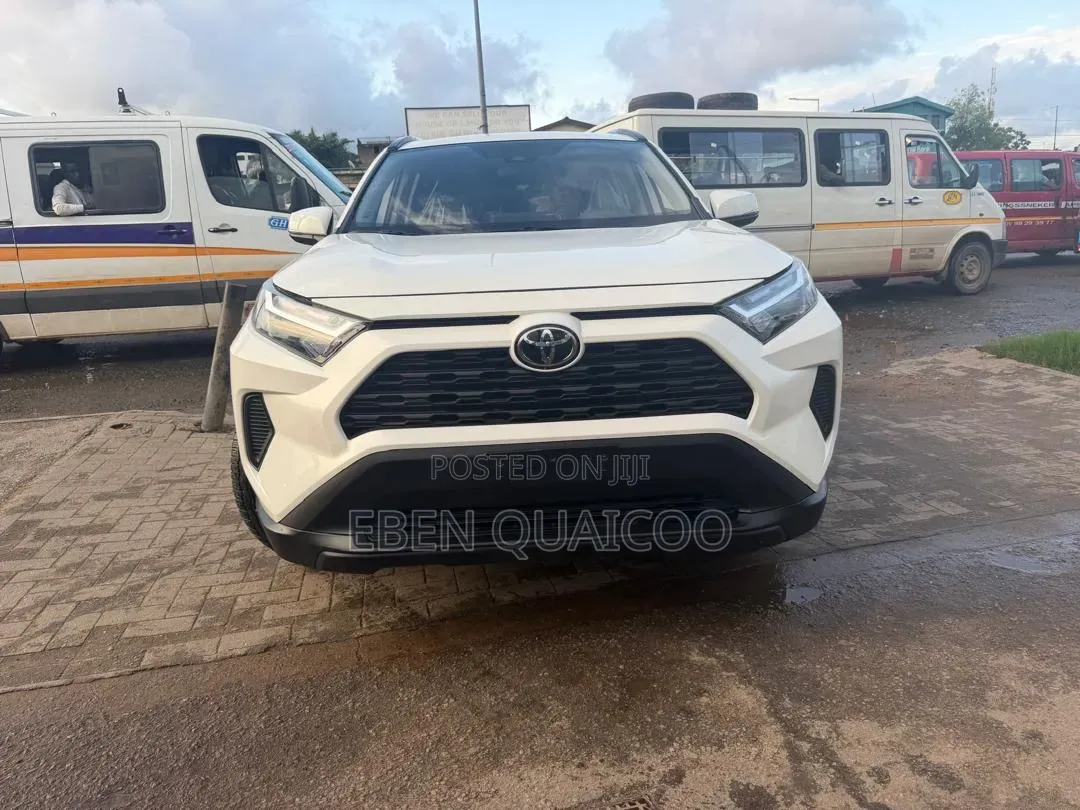 Toyota RAV4 2022 White