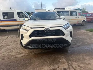 Toyota RAV4 2022 White