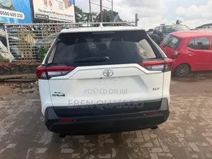Toyota RAV4 2022 White