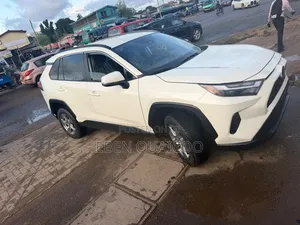 Toyota RAV4 2022 White