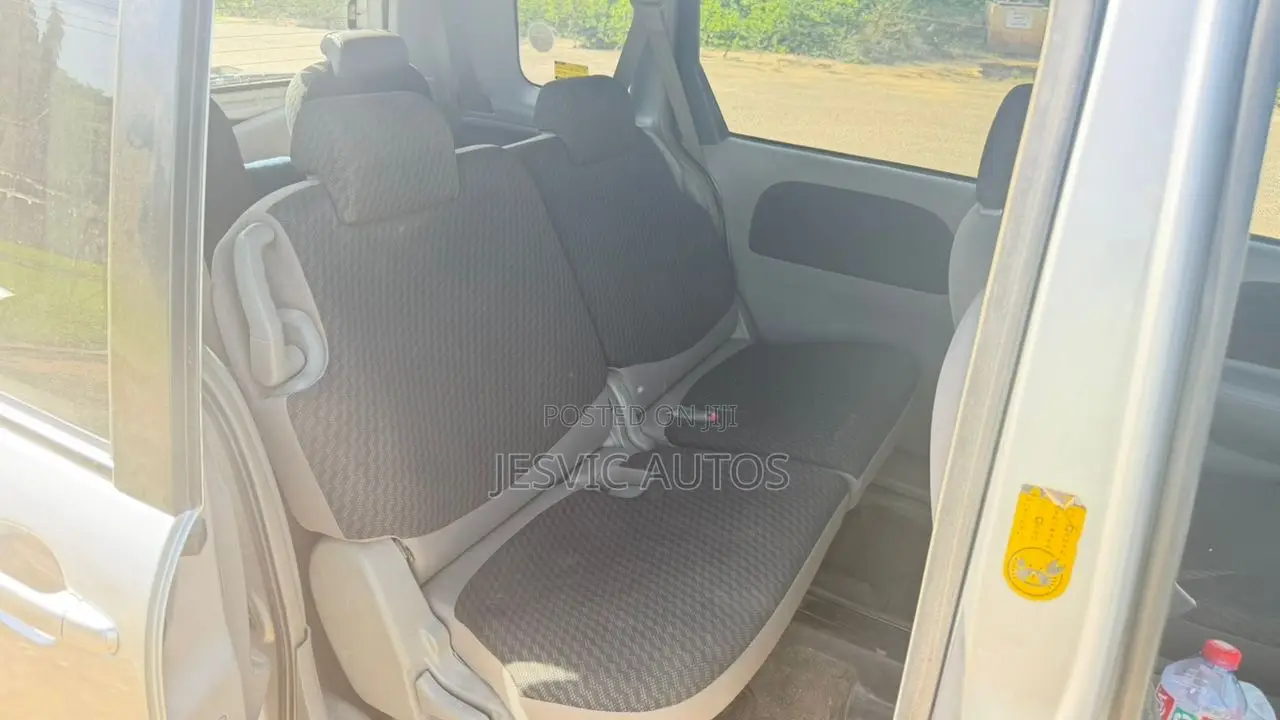Toyota Sienta 1.5 AWD 2013 Black