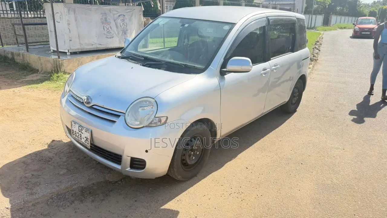 Toyota Sienta 1.5 AWD 2013 Black