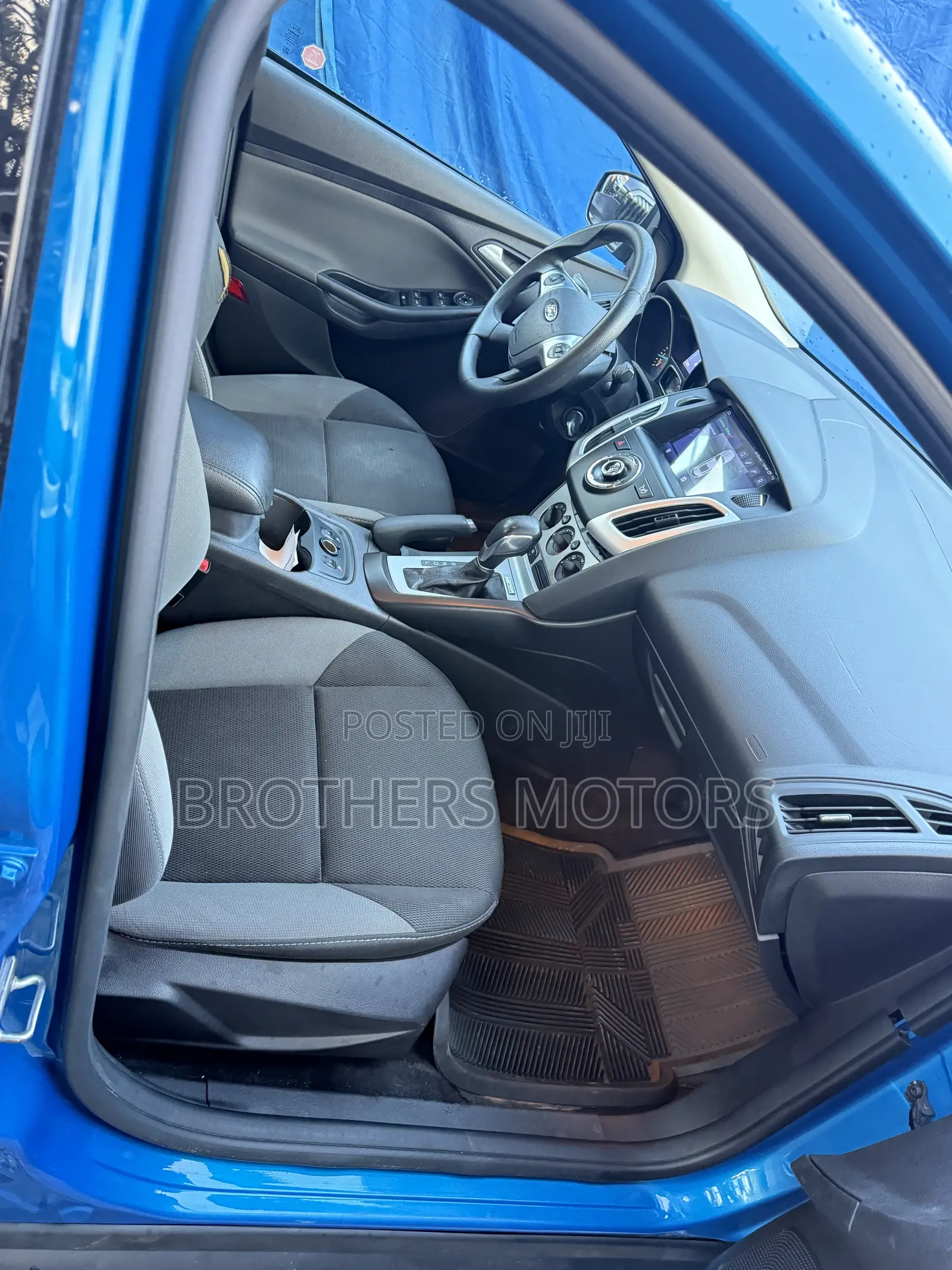 Ford Focus SE 4dr Sedan (2.0L 4cyl 5M) 2014 Blue