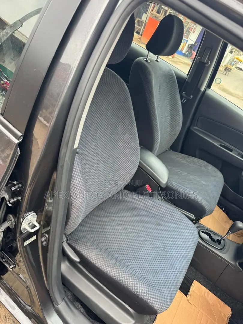 Toyota Yaris Base Sedan 4dr 2010 Black
