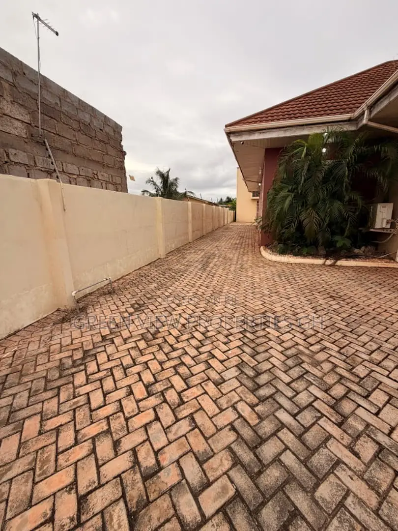 1bdrm Apartment in West Hills Mall Area for rent