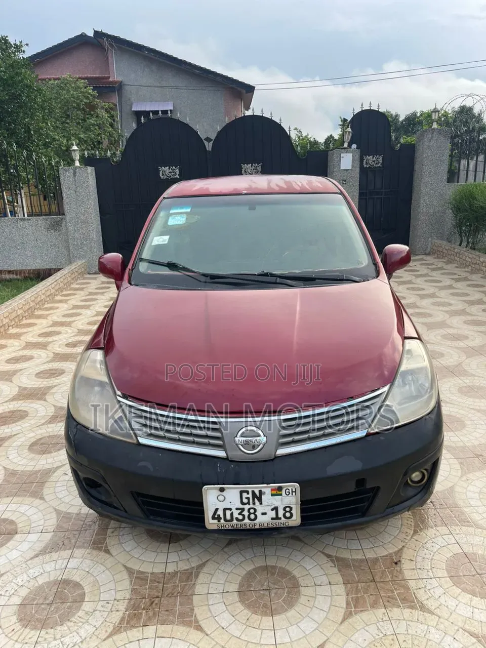 Nissan Versa 2011 Red
