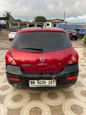 Nissan Versa 2011 Red
