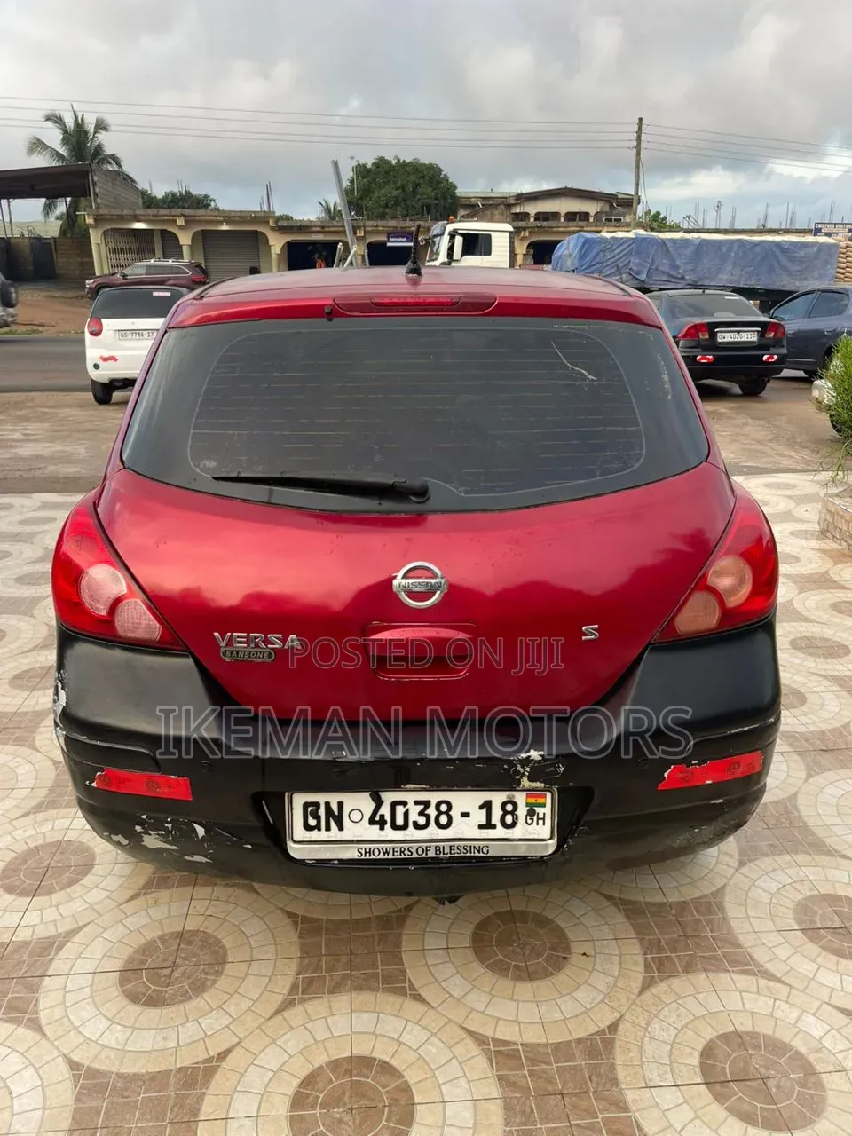 Nissan Versa 2011 Red