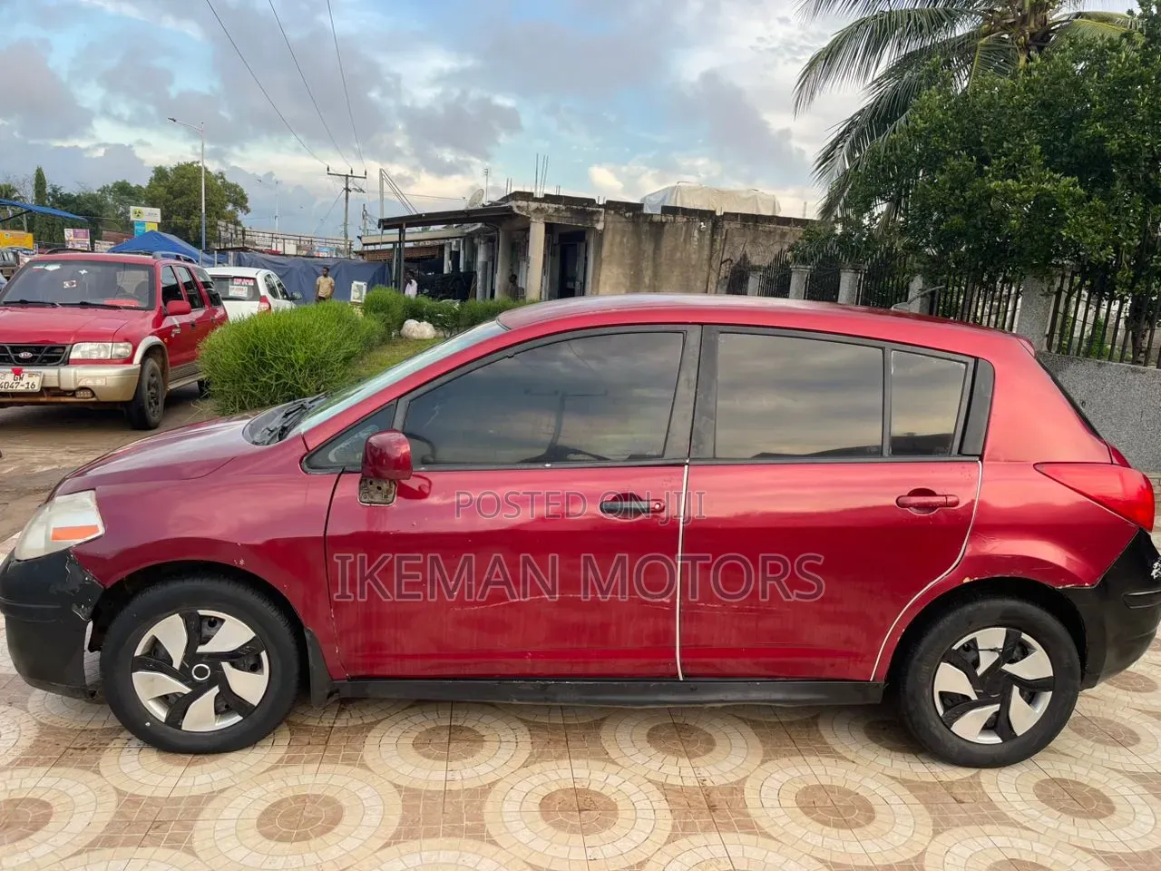 Nissan Versa 2011 Red