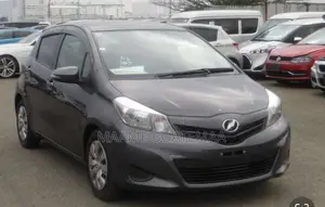 Toyota Vitz 1.3 FWD 5dr 2012 Gray