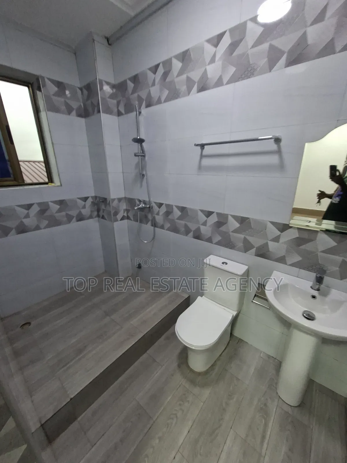 2bdrm Apartment in ,, Papa'S Pizza, North Legon for rent
