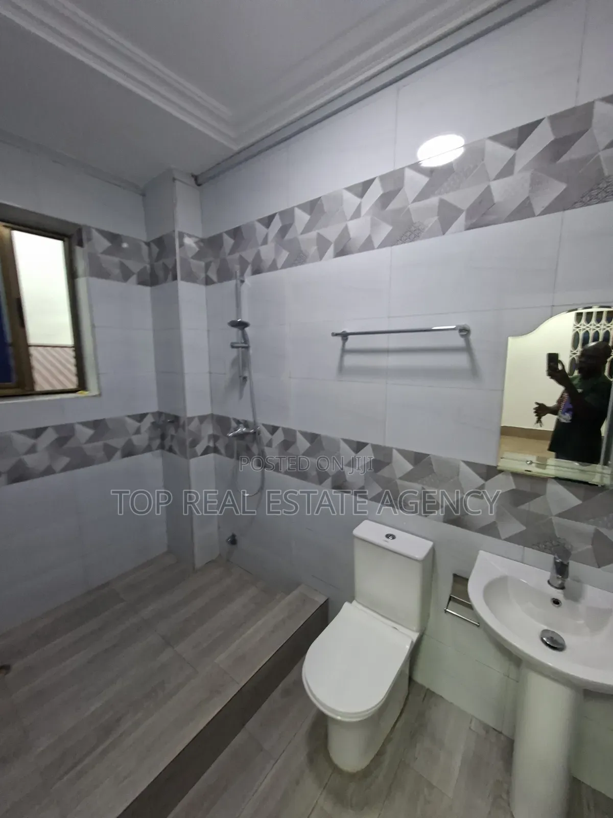 2bdrm Apartment in ,, Papa'S Pizza, North Legon for rent