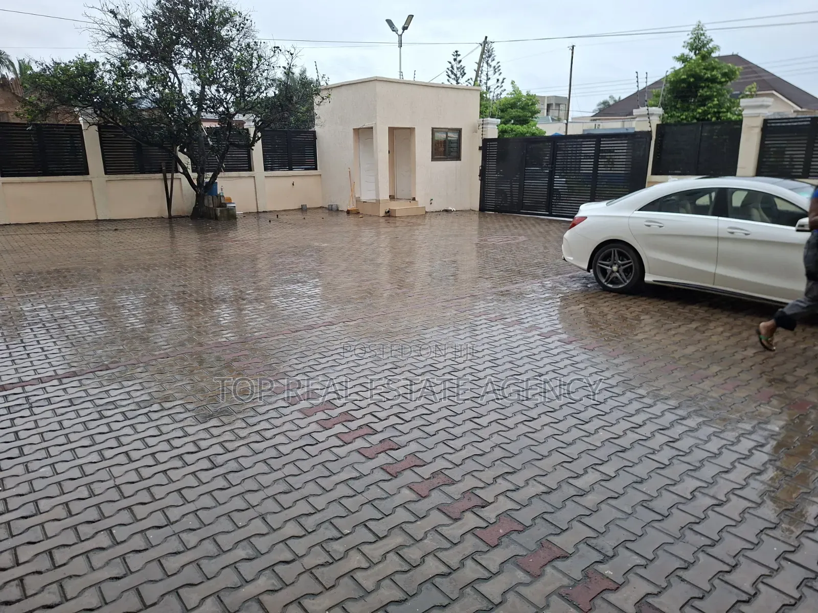 2bdrm Apartment in ,, Papa'S Pizza, North Legon for rent