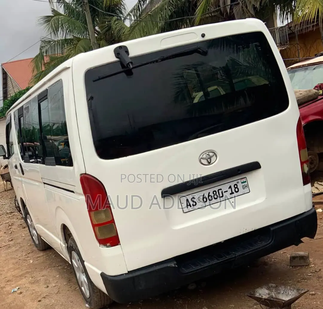 Toyota HiAce 2010 White