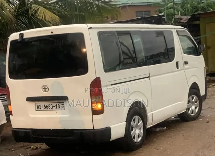 Toyota HiAce 2010 White