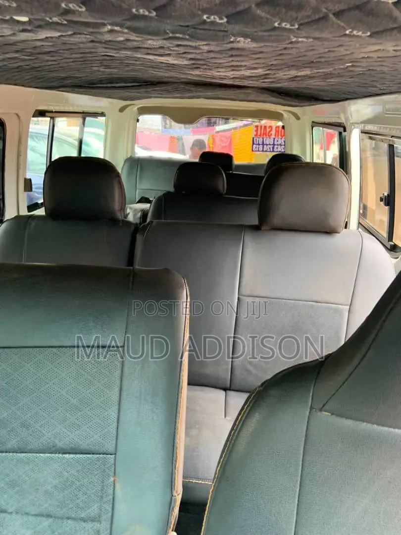 Toyota HiAce 2010 White