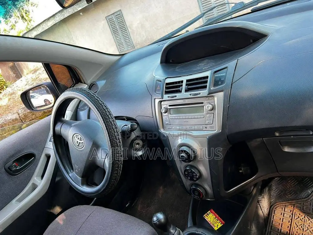 Toyota Yaris 2009 Gray