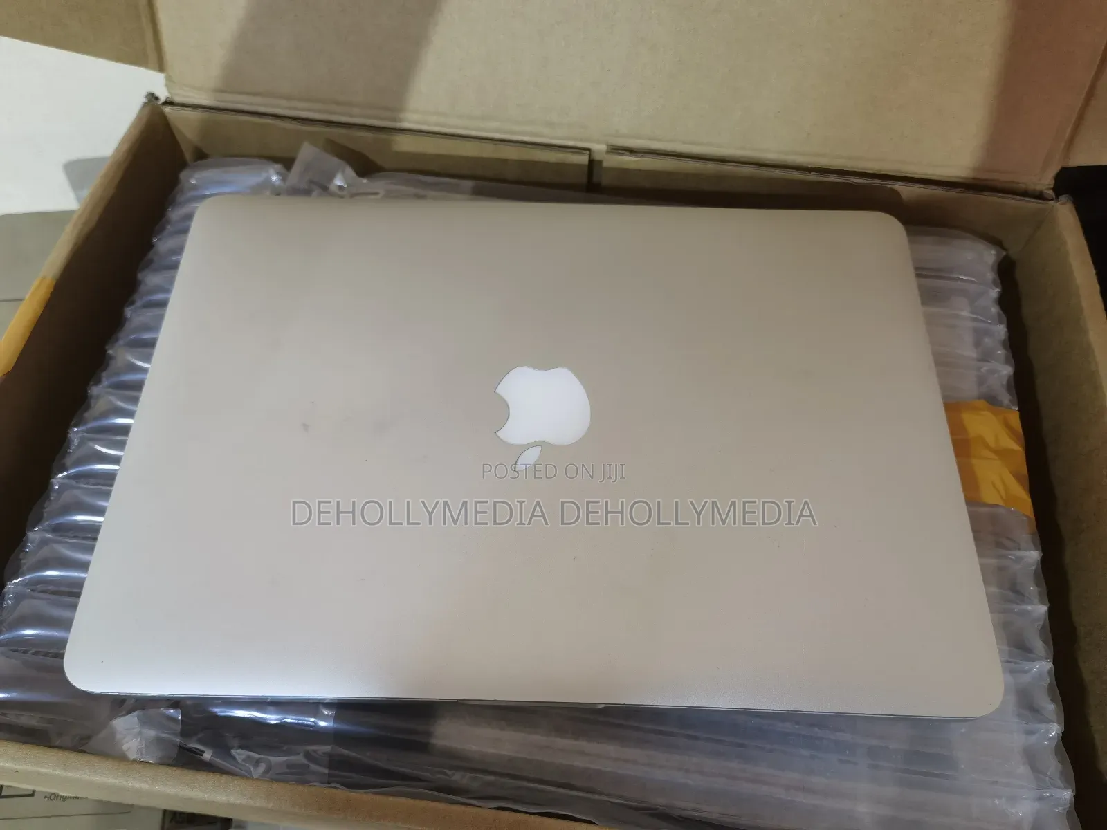 New Laptop Apple MacBook Pro 2015 8GB Intel Core 5 SSD 256GB