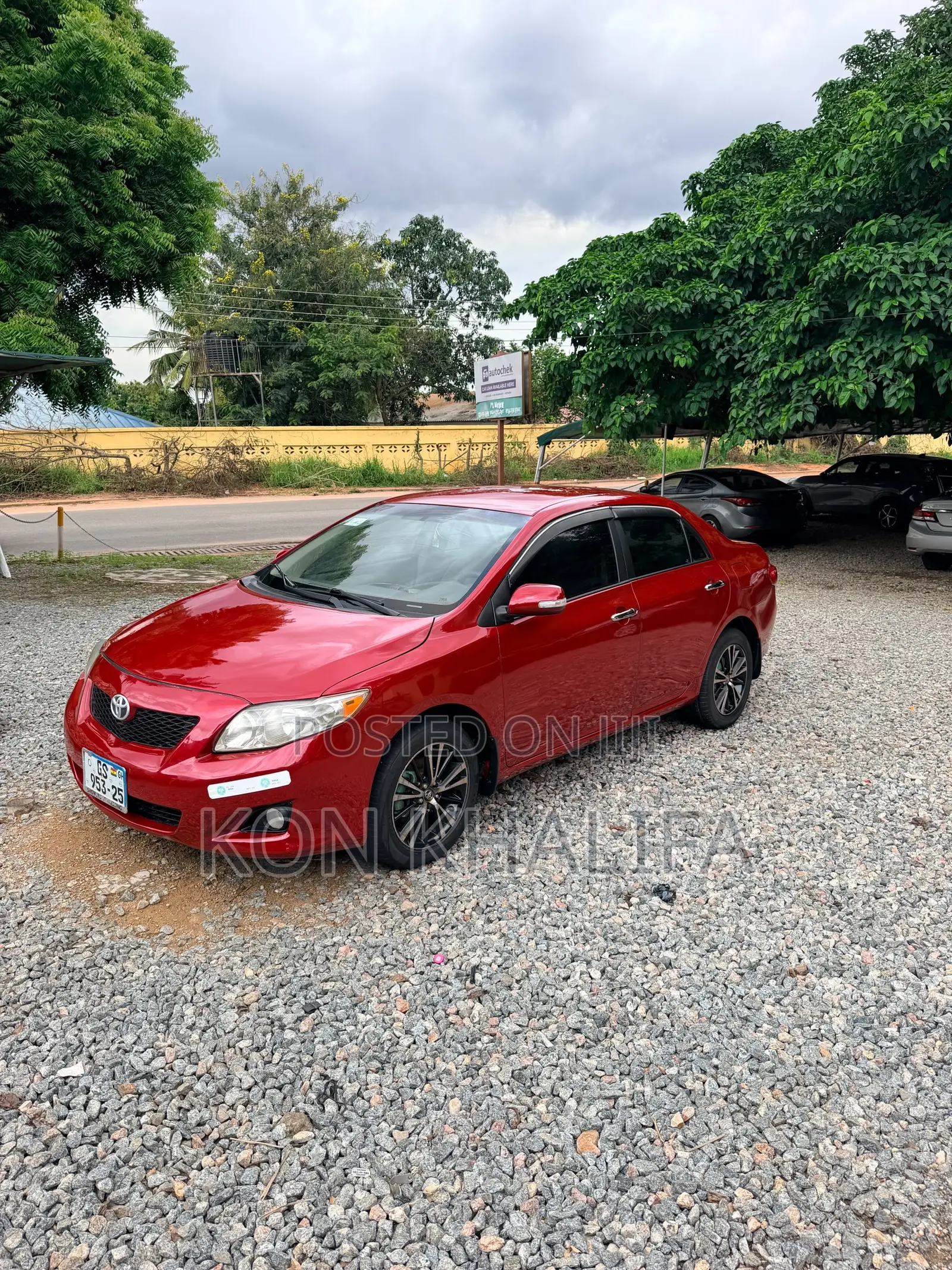 Toyota Corolla Base 4dr Sedan (1.8L 4cyl 5M) 2010 Red