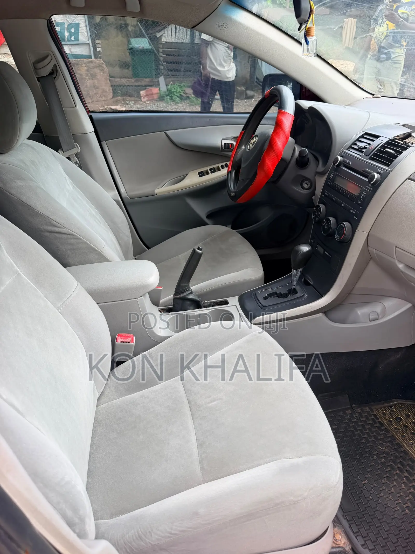 Toyota Corolla Base 4dr Sedan (1.8L 4cyl 5M) 2010 Red