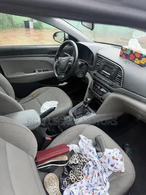 Hyundai Elantra 2018 Silver