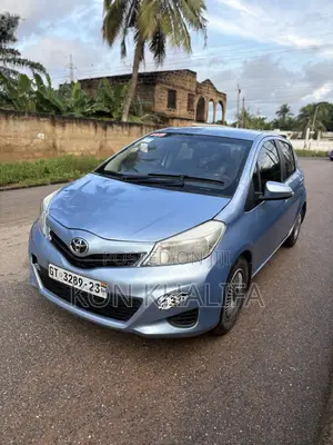 Toyota Vitz 1.3 FWD 5dr 2012 Blue