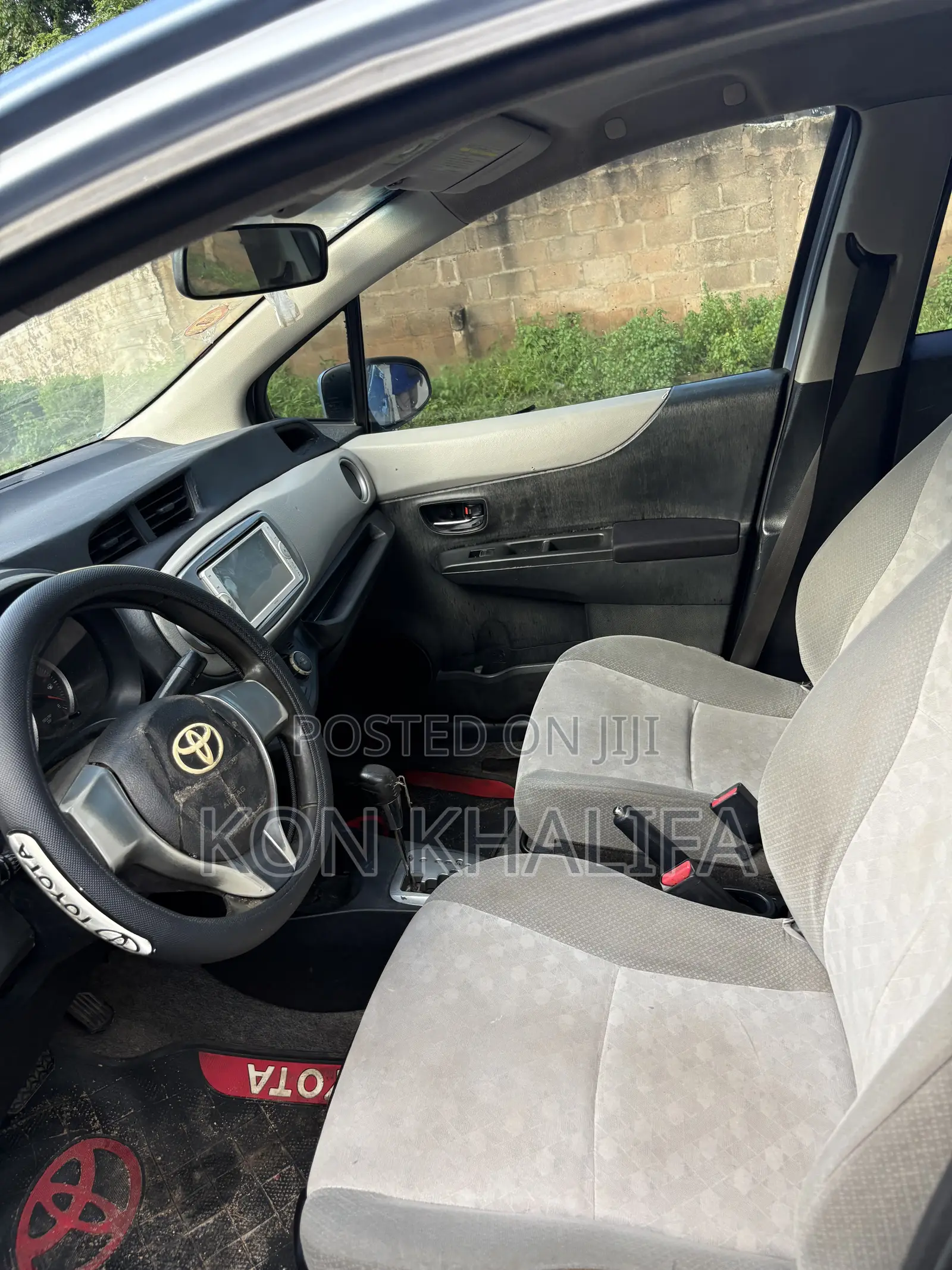 Toyota Vitz 1.3 FWD 5dr 2012 Blue