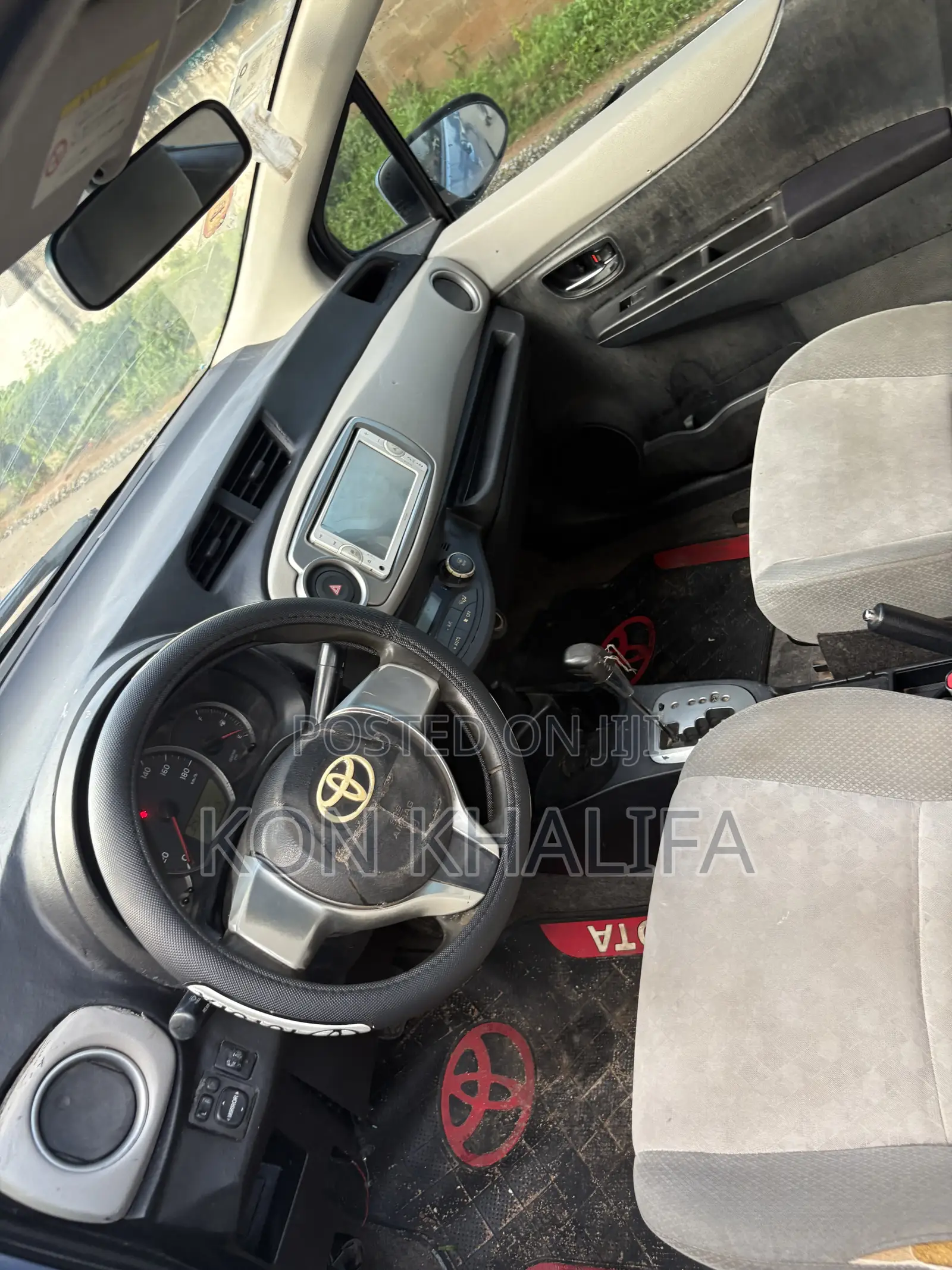 Toyota Vitz 1.3 FWD 5dr 2012 Blue