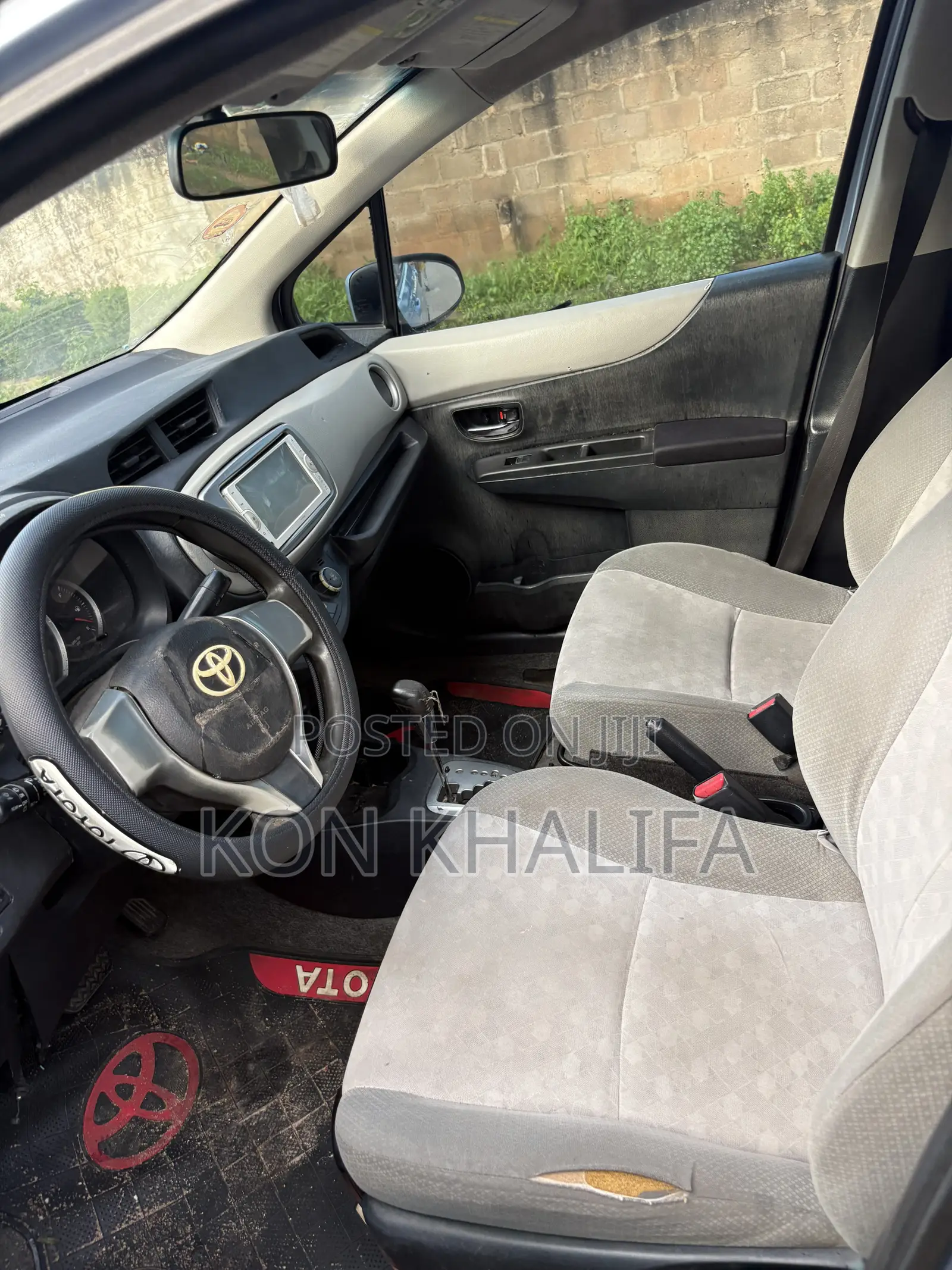 Toyota Vitz 1.3 FWD 5dr 2012 Blue