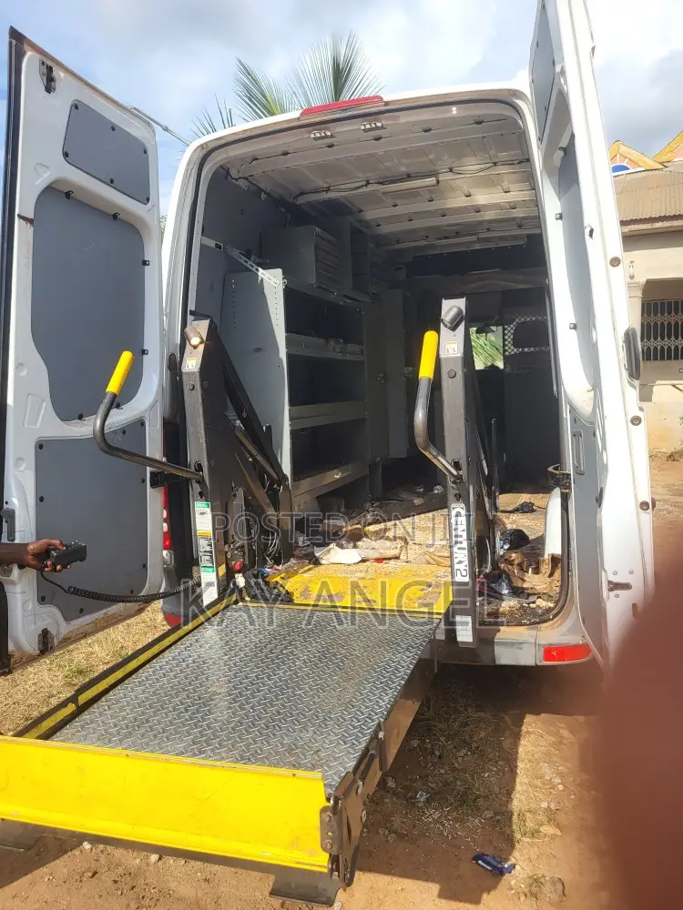 Mercedes-Benz Sprinter 2005 White