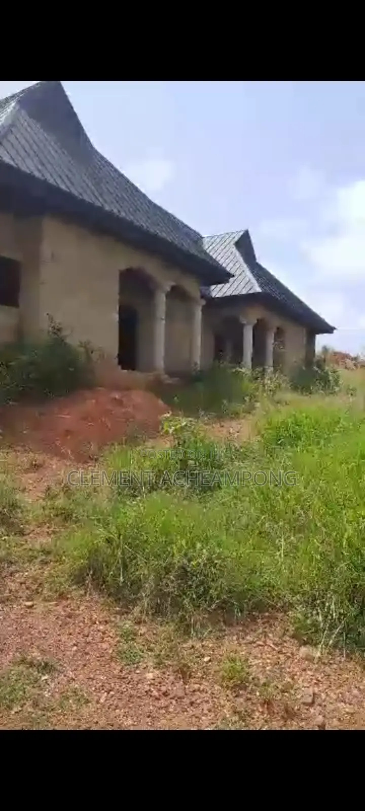 8bdrm Apartment in Sunyani West for sale