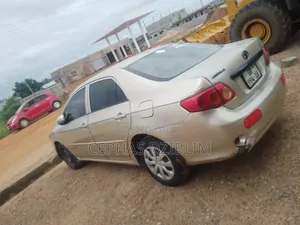 Toyota Corolla LE 4dr Sedan (1.8L 4cyl 4A) 2010 Gold