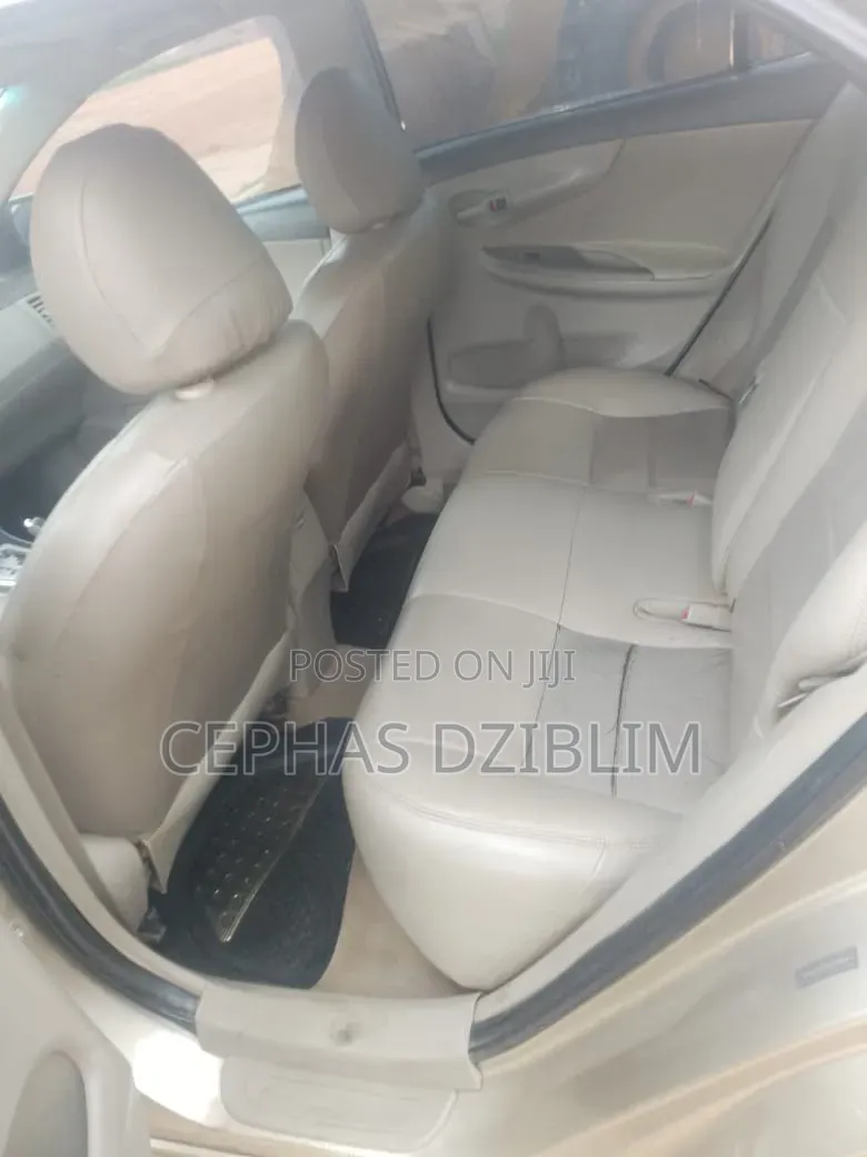 Toyota Corolla LE 4dr Sedan (1.8L 4cyl 4A) 2010 Gold