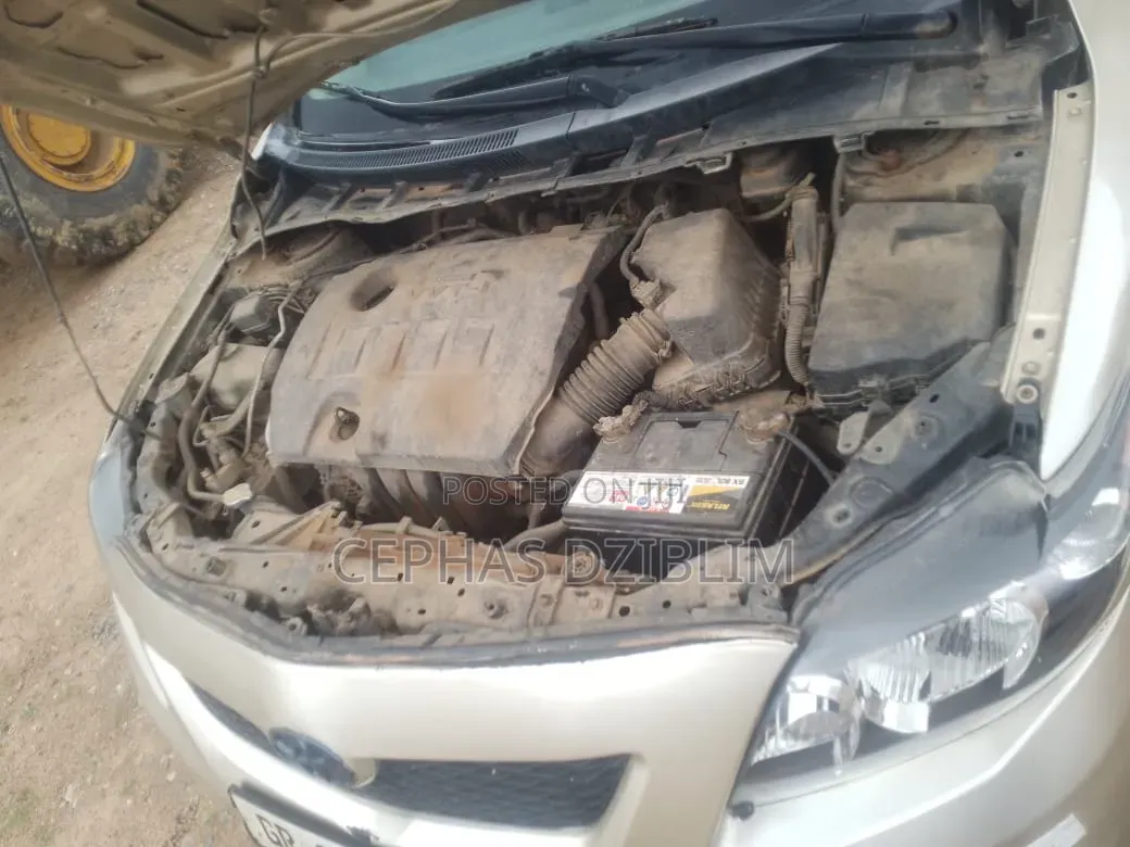 Toyota Corolla LE 4dr Sedan (1.8L 4cyl 4A) 2010 Gold