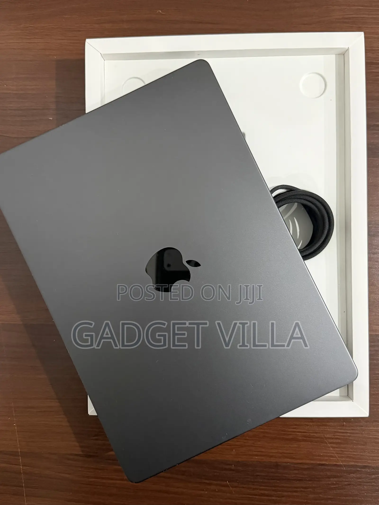 Laptop Apple MacBook Pro 2025 M5 16GB Apple M5 SSD 512GB
