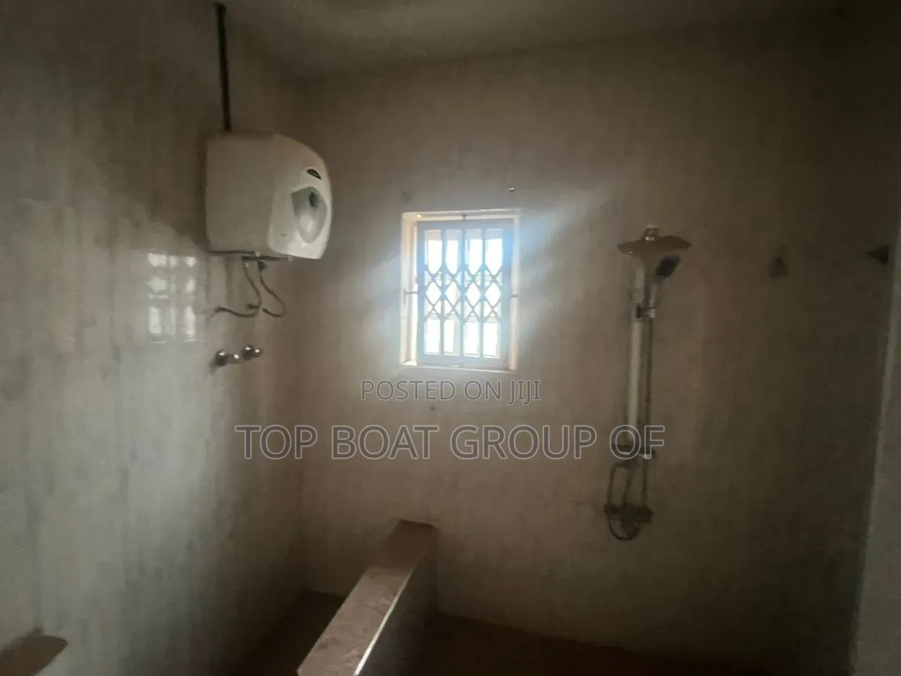 7bdrm House in Top-Boat Estate, Kumasi Metropolitan for sale