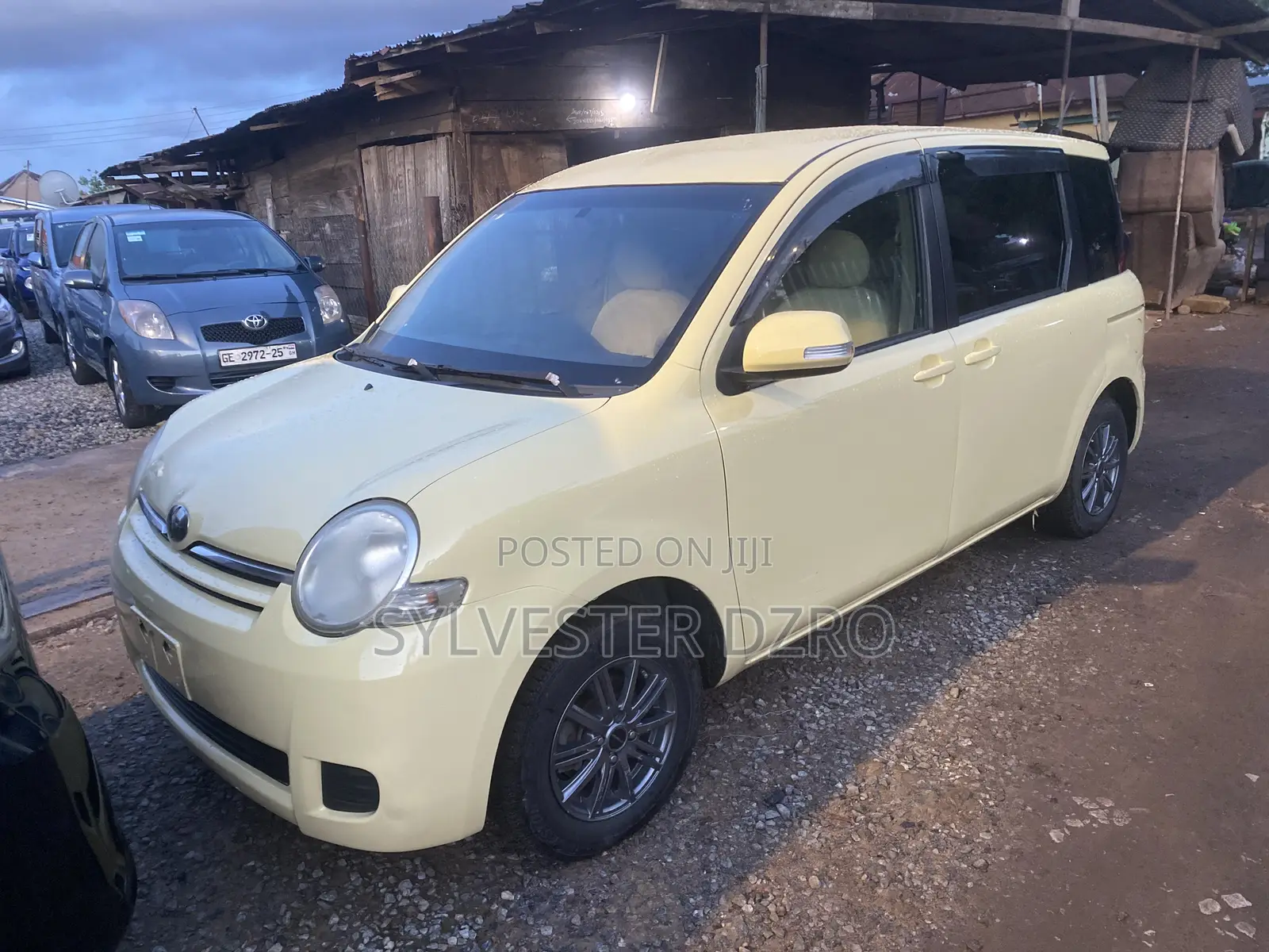 Toyota Sienta 2013 Brown