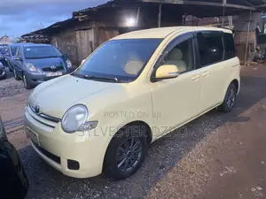 Toyota Sienta 2013 Brown