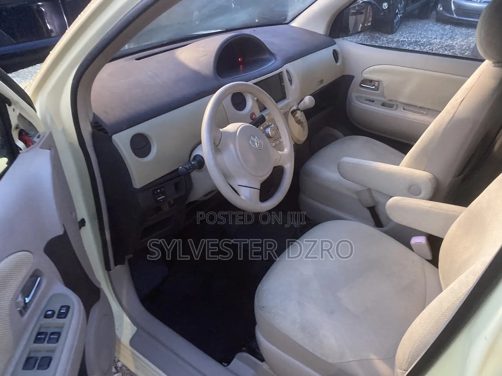 Toyota Sienta 2013 Brown